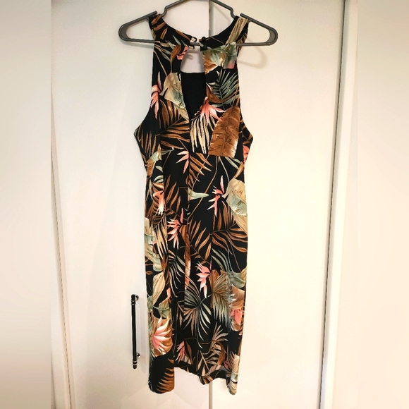 Dress - Picture 2 of 4